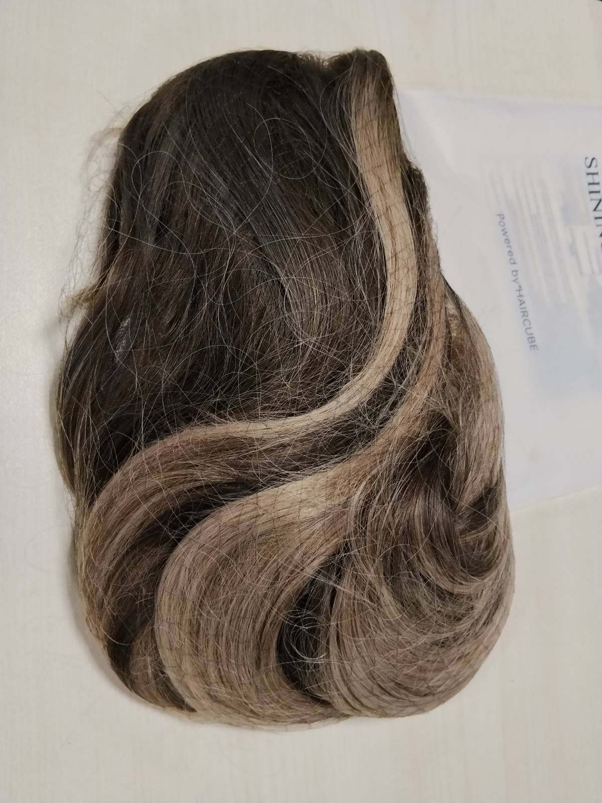 336027 - HAIRCUBE Paruke të gjata kafe në bjonde për femra, paruke sintetike kaçurrele Ombre me ndarje në qendër