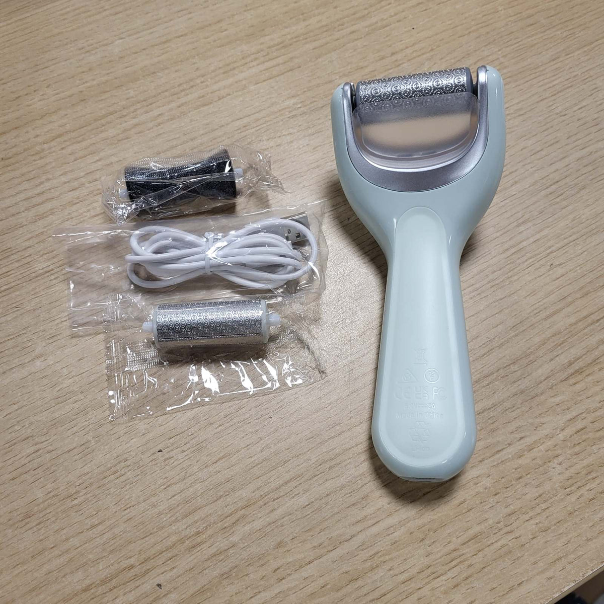 307363 - Dr. Scholl's Pedikyr elektrik profesional Pedi Perfect Pro, Heq kallo dhe misra, Limë elektrike për thembra, Stërvitëse pedikyr e rikarikueshme dhe e papërshkueshme nga uji, 3 rul, Mbledhës pluhuri