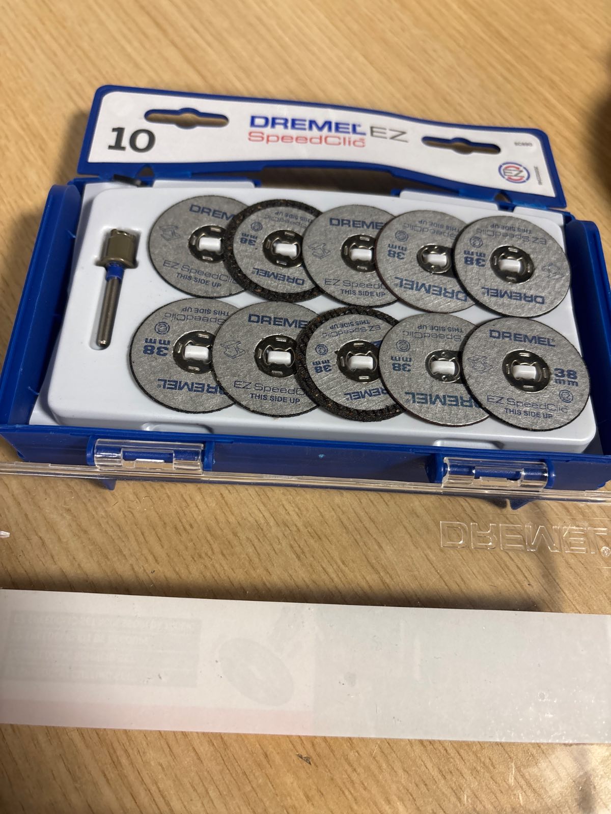 322411 - DREMEL 2615S690JA - Set Aksesori EZ SpeedClic, 10 Disqe Prerëse dhe 1 Mandrel