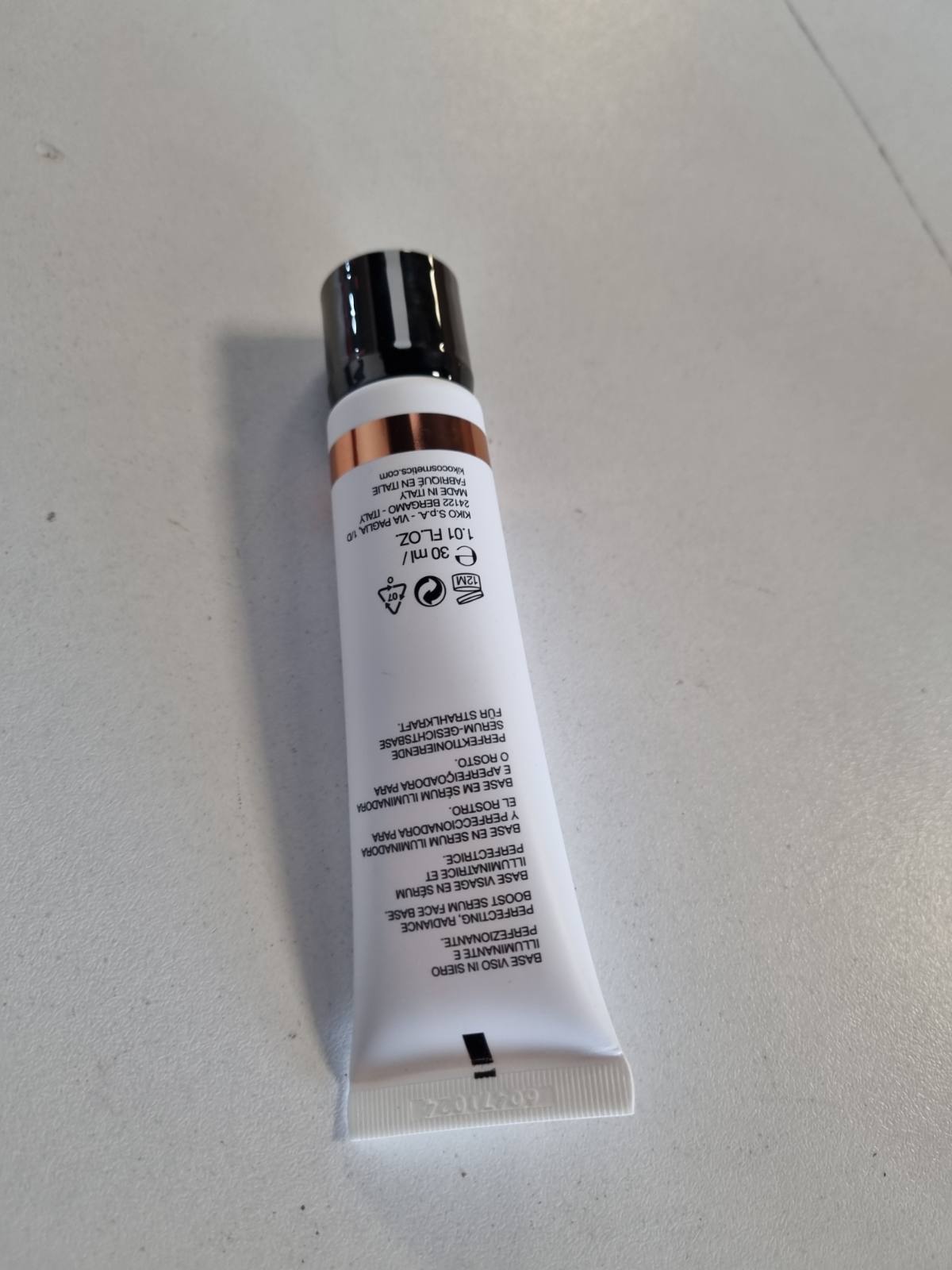 336749 - KIKO MILANO Bazë Serumi për Fytyrën Radiance Boost – Bazë Serumi për Përsosje dhe Ndriçim