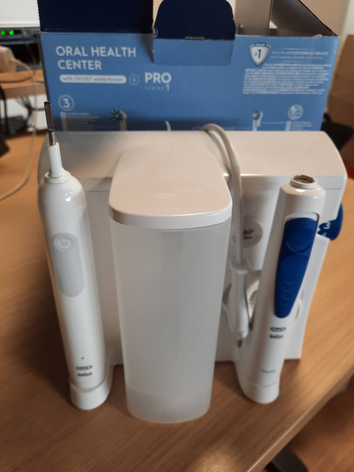 335825 - ORAL-B Pastrues dhëmbësh me ujë, 1 grykë, furçë dhëmbësh elektrike Pro1, 2 koka