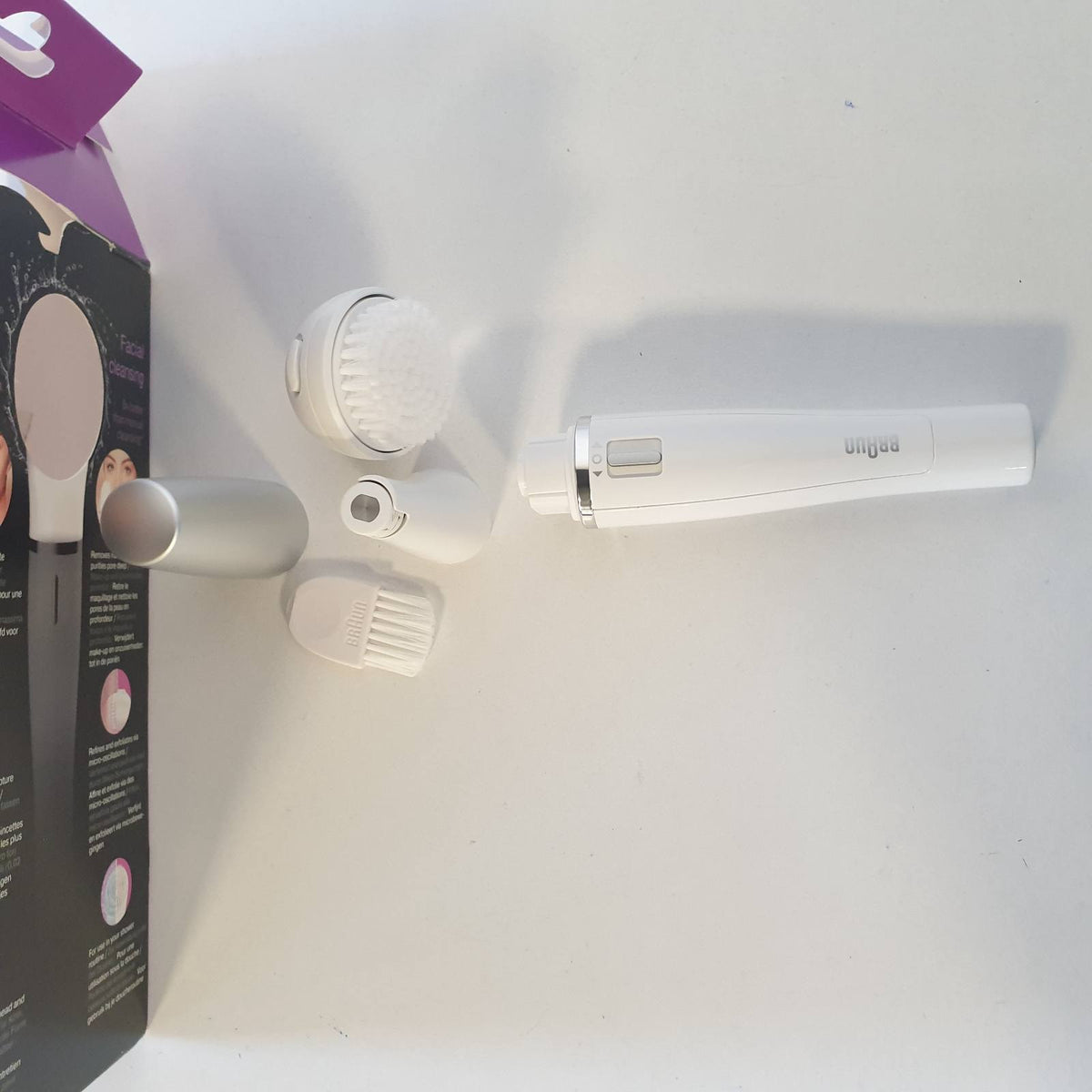 335878 - BRAUN Depilator fytyre FaceSpa 810 për femra me furçë pastruese, e bardhë