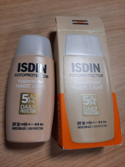 311598 - ISDIN Fotoprotector Facial Con Color Fusion Water MAGIC Light, SPF50, 50ml