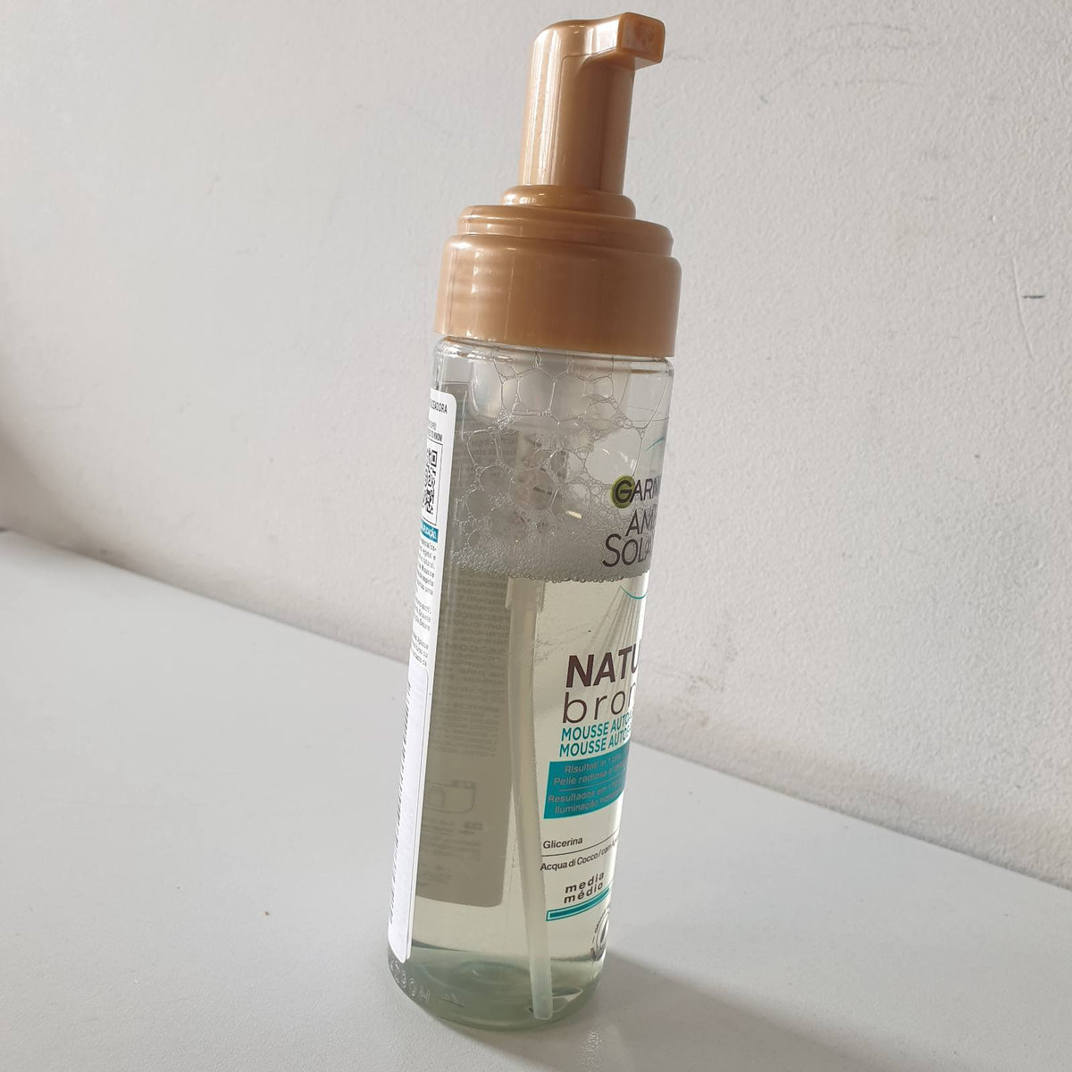 311880 - GARNIER Shkumë vetënxirëse Ambre Solaire Bronzues natyral, për fytyrën dhe trupin, 200 ml, Formulë vegane e pasuruar me ujë kokosi hidratues