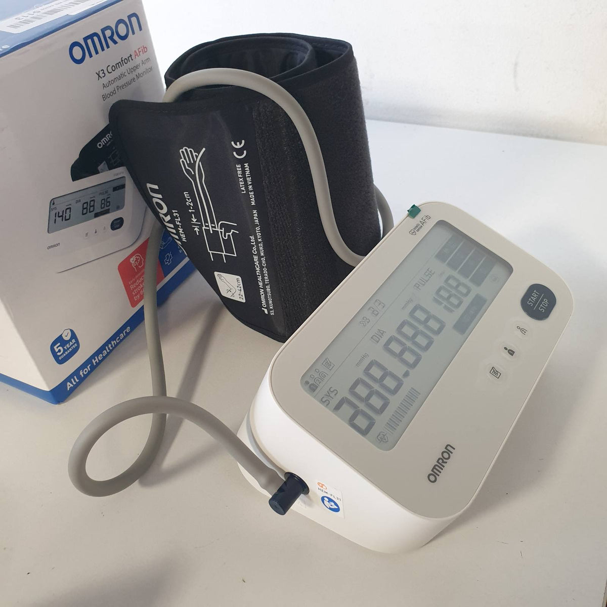 311108 - OMRON X3 COMFORT AFIB - Monitorues i presionit të gjakut për krahun e sipërm me zbulim të AFib