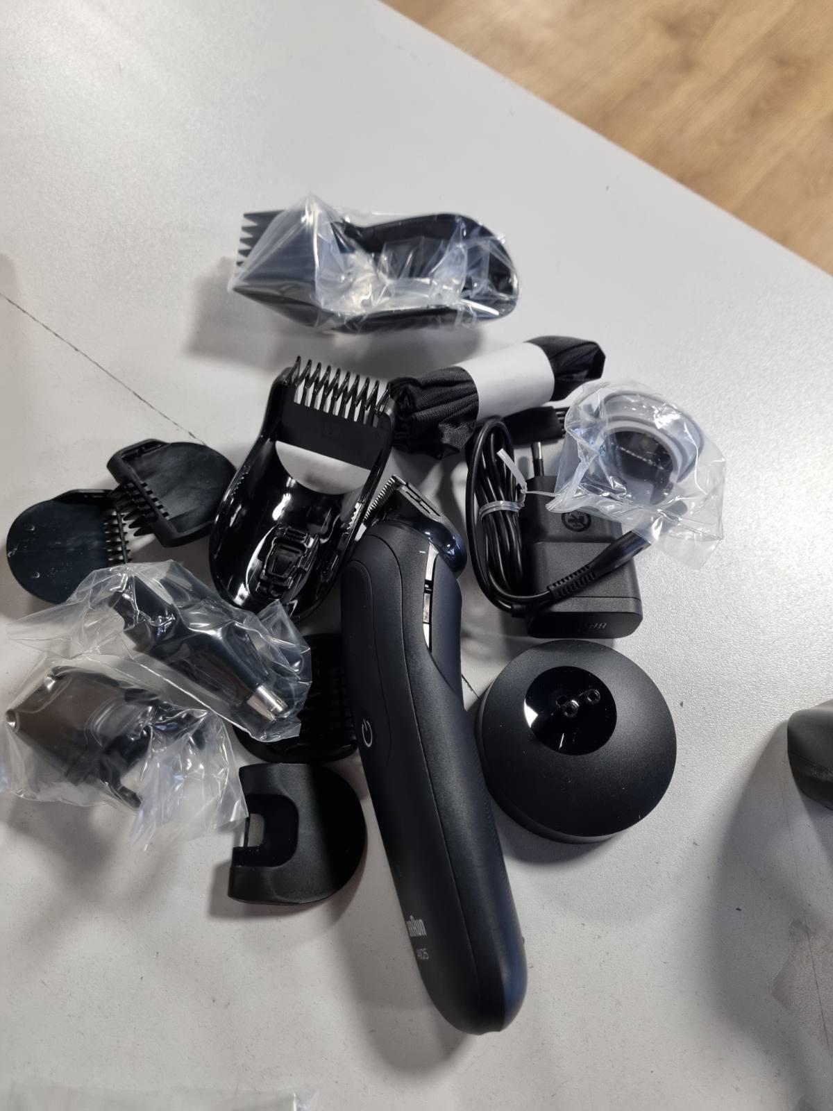 335821 - BRAUN Makinë rroje elektrike Series 5 Gjithçka-në-Një, aksesorë AIO5565, e zezë