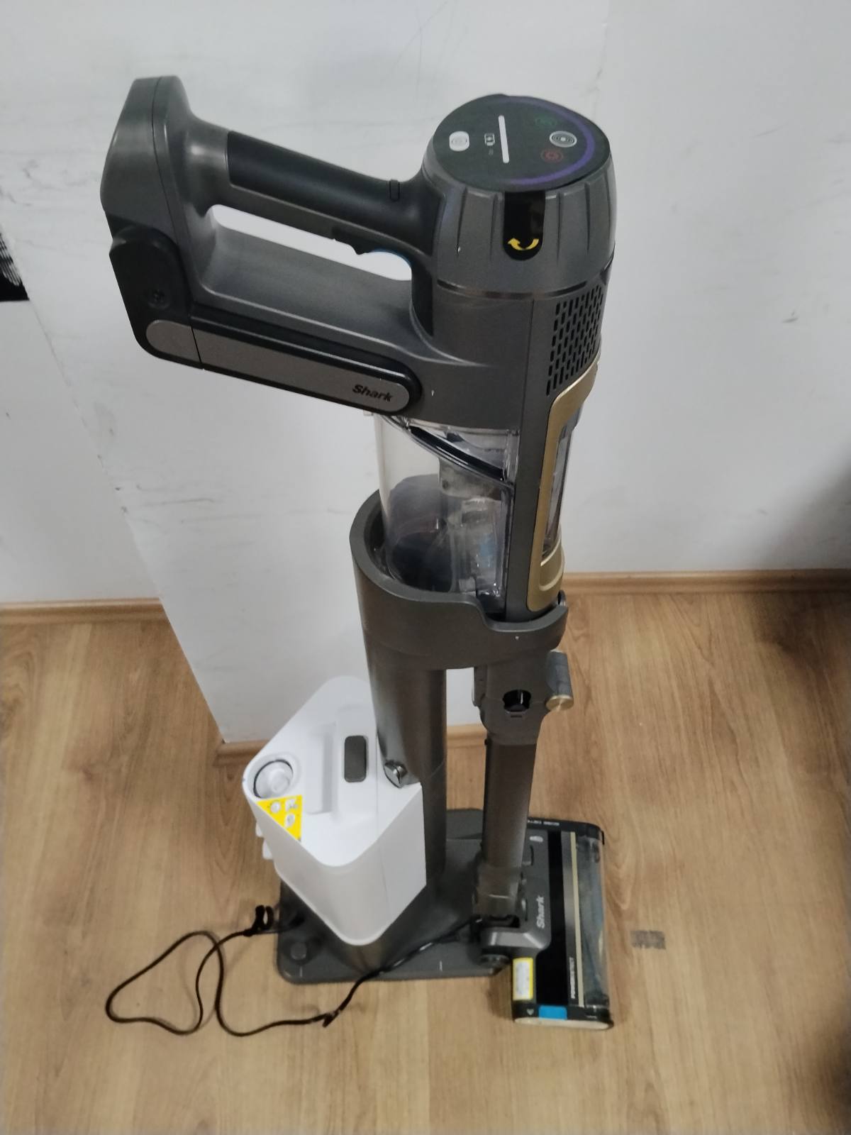 288045 - SHARK Fshesë me korrent pa tel PowerDetect Clean & Empty, deri në 70 minuta kohë funksionimi, vetëzbrazjeje, për qime kafshësh shtëpiake, me dritë LED, model IP3225EUT