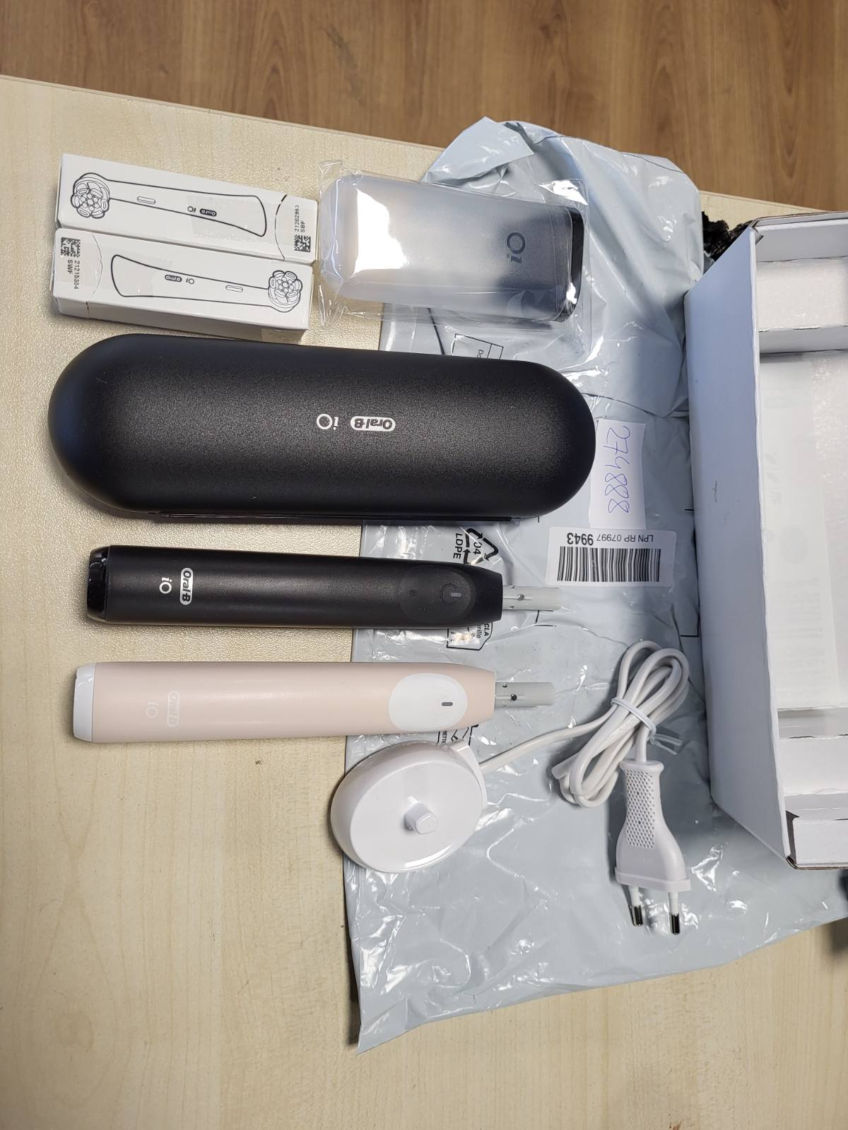 274888 - ORAL-B Furçë dhëmbësh elektrike iO Seria 2, pako dyshe, 2 koka furçe, e zezë/rozë, përfshin çantën e udhëtimit, 3 mënyra pastrimi