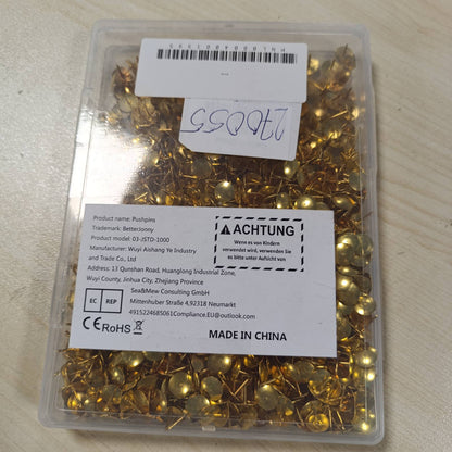 162893 - 400 gjilpëra vizatimi (drawing pins) – të arta dhe të argjendta, thumb tacks për tabelë tape (cork board), të paketuar në kuti për përdorim kancelarie.