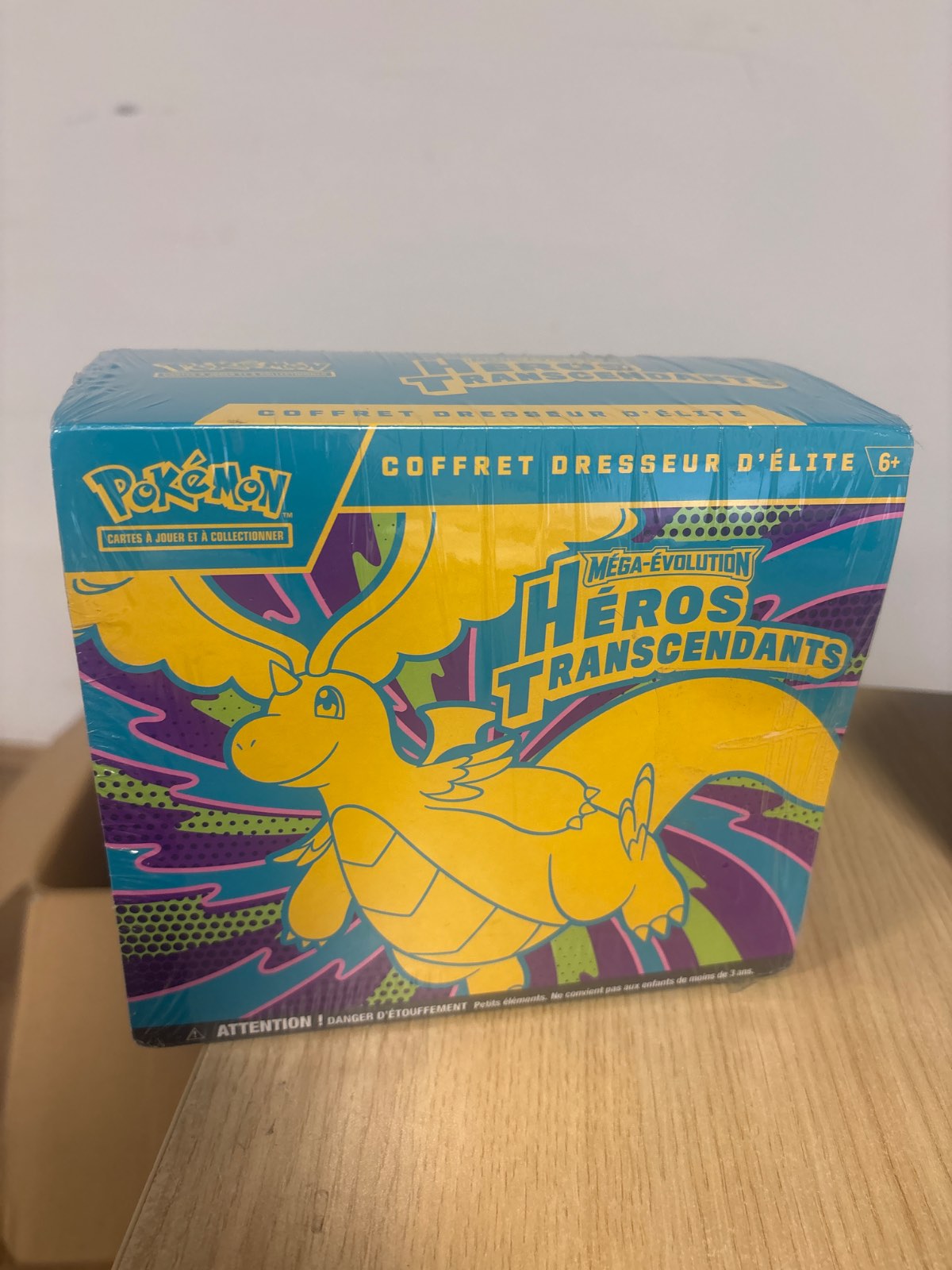 313049 - Pokémon – Mega Evolution 2.5: Kutia Elite Trainer Box “Héros Transcendants” (Heronjtë Transcendentë), në gjuhën frënge.
