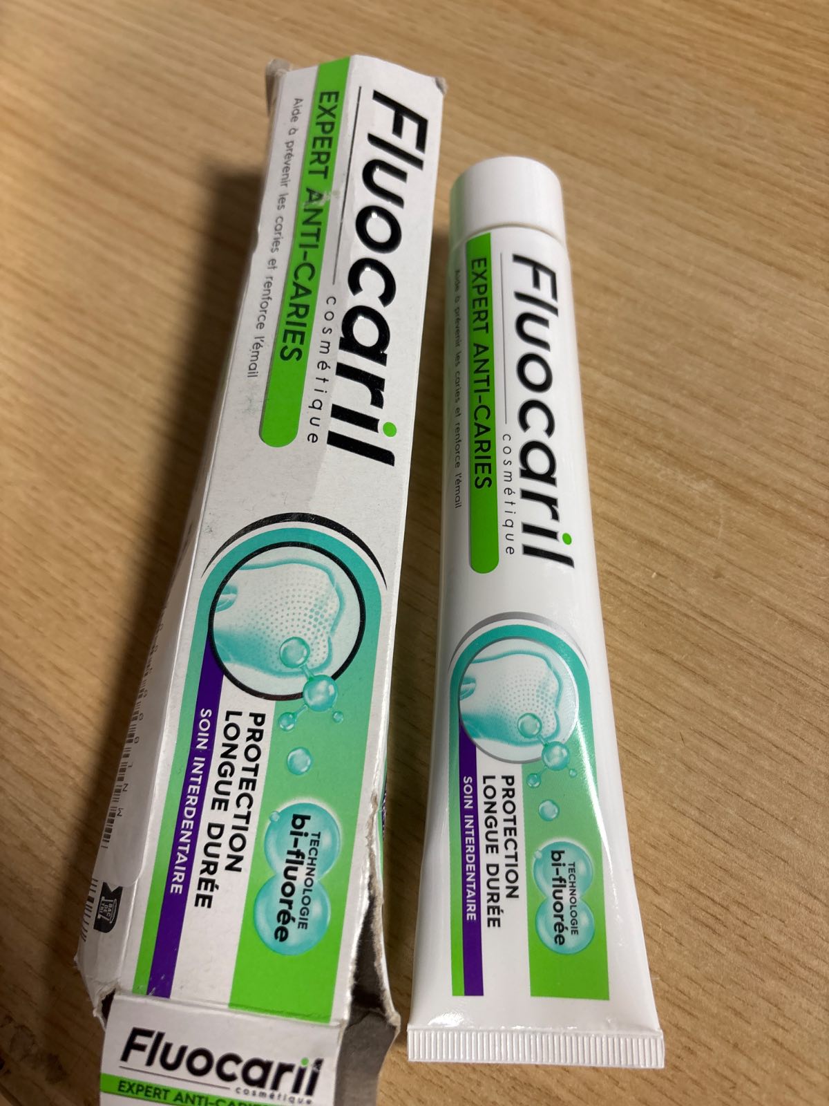 334591 - FLUOCARIL – Pastë dhëmbësh eksperte kundër kariesit, me mbrojtje afatgjatë dhe kujdes ndërmjet dhëmbëve me bi-fluor.