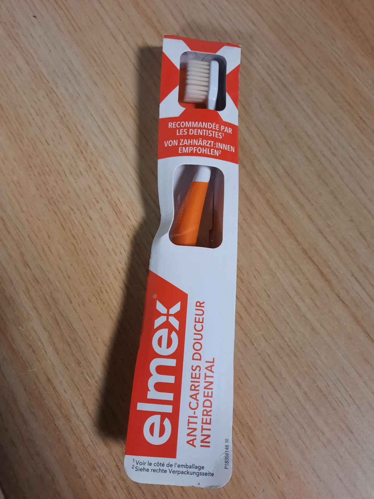 298681 - Furçë dhëmbësh ELMEX Soft për mbrojtje nga kariesi.