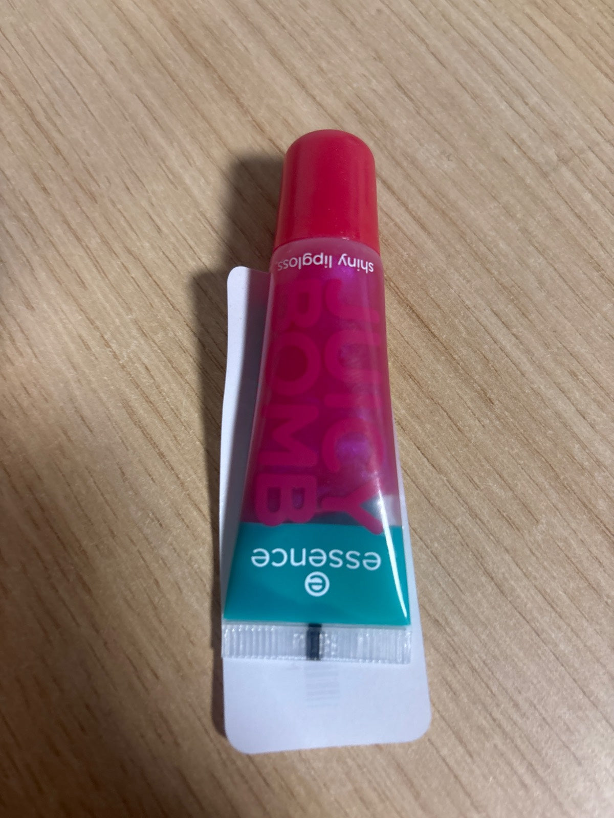 295113 - Shkëlqyes buzësh me shkëlqim Essence Juicy Bomb - 102 Witty Watermelon, 10 ml: Xhel i lëngshëm, Vegan, Pa parabene