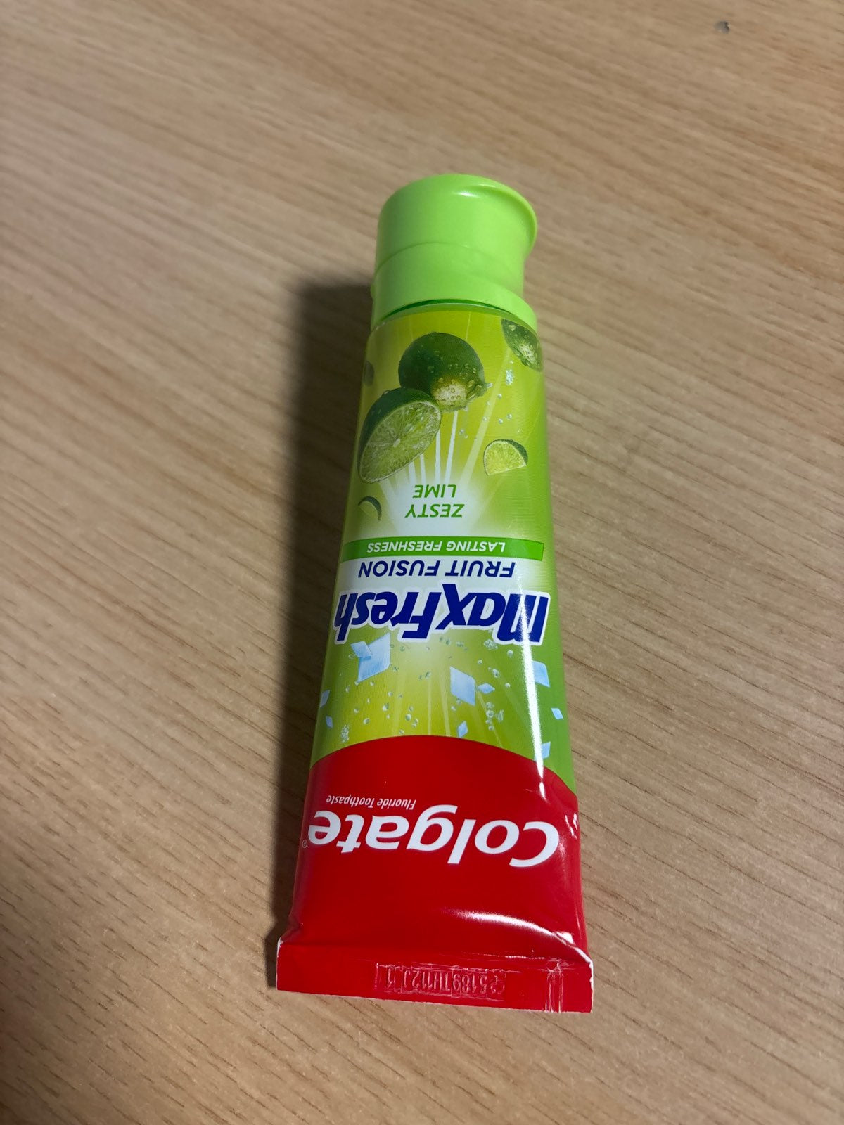 295184 - Pastë dhëmbësh freskuese Colgate Max Fresh Fruit Fusion me aromë limoni të freskët dhe agrumesh, 75 mli