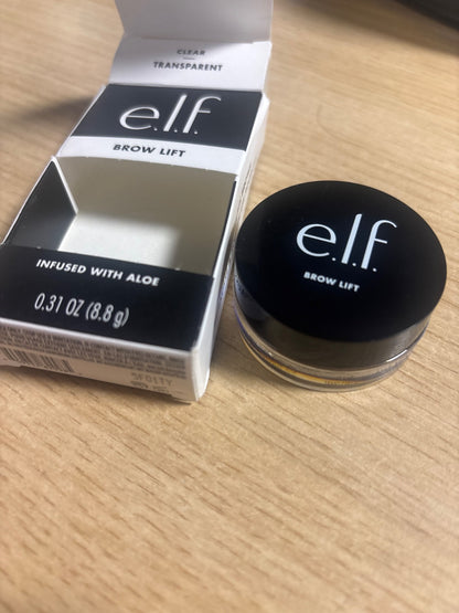 159207 - e.l.f. Brow Lift, dyllë transparent për formësimin e vetullave që i mban ato në vend, krijon një pamje të mbushur dhe me efekt pendë, vegan dhe pa mizori ndaj kafshëve, transparent