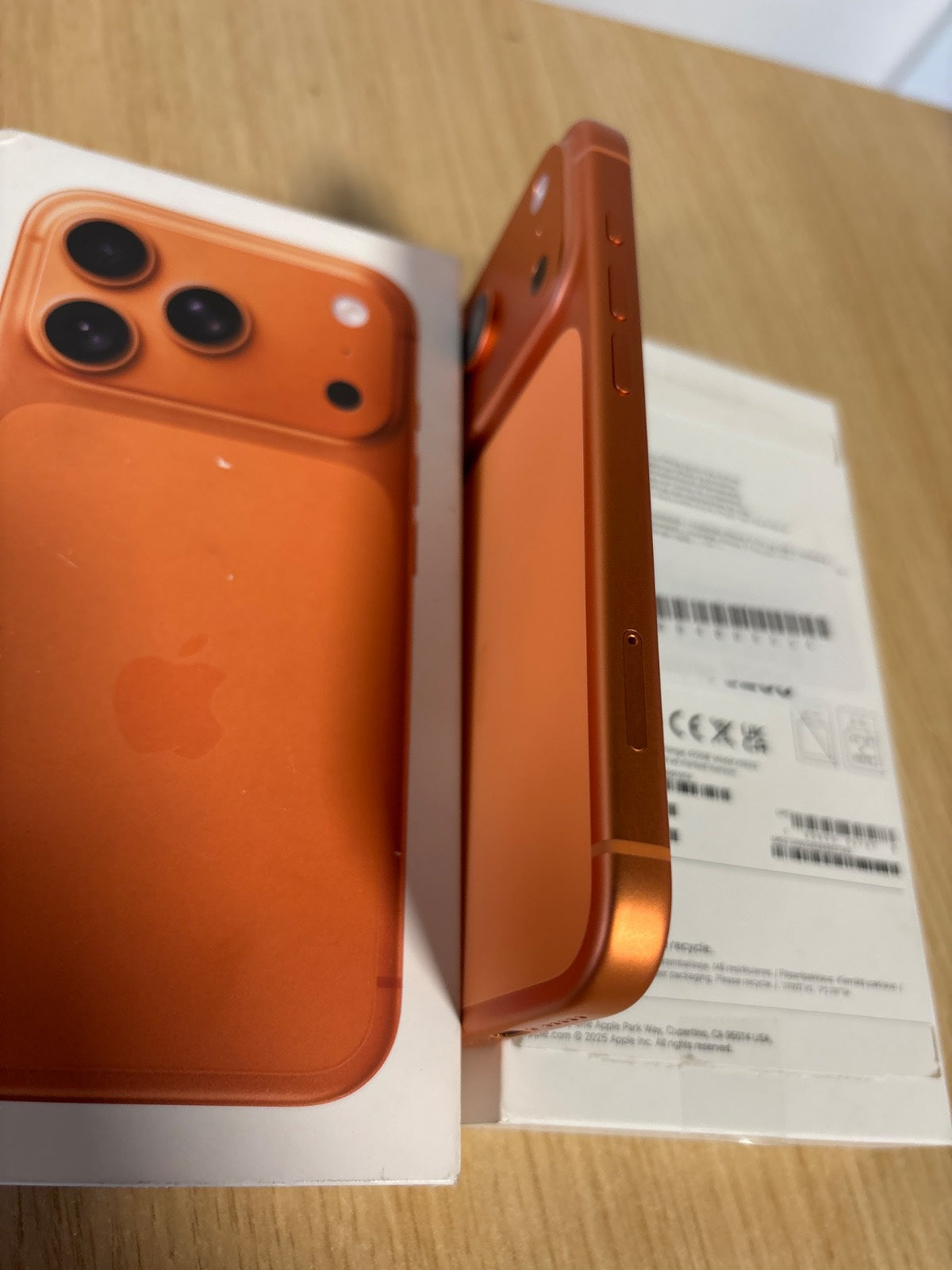 238692 - Apple iPhone 17 Pro, versioni europian, 512 GB, ngjyrë portokalli kozmike, i zhbllokuar.