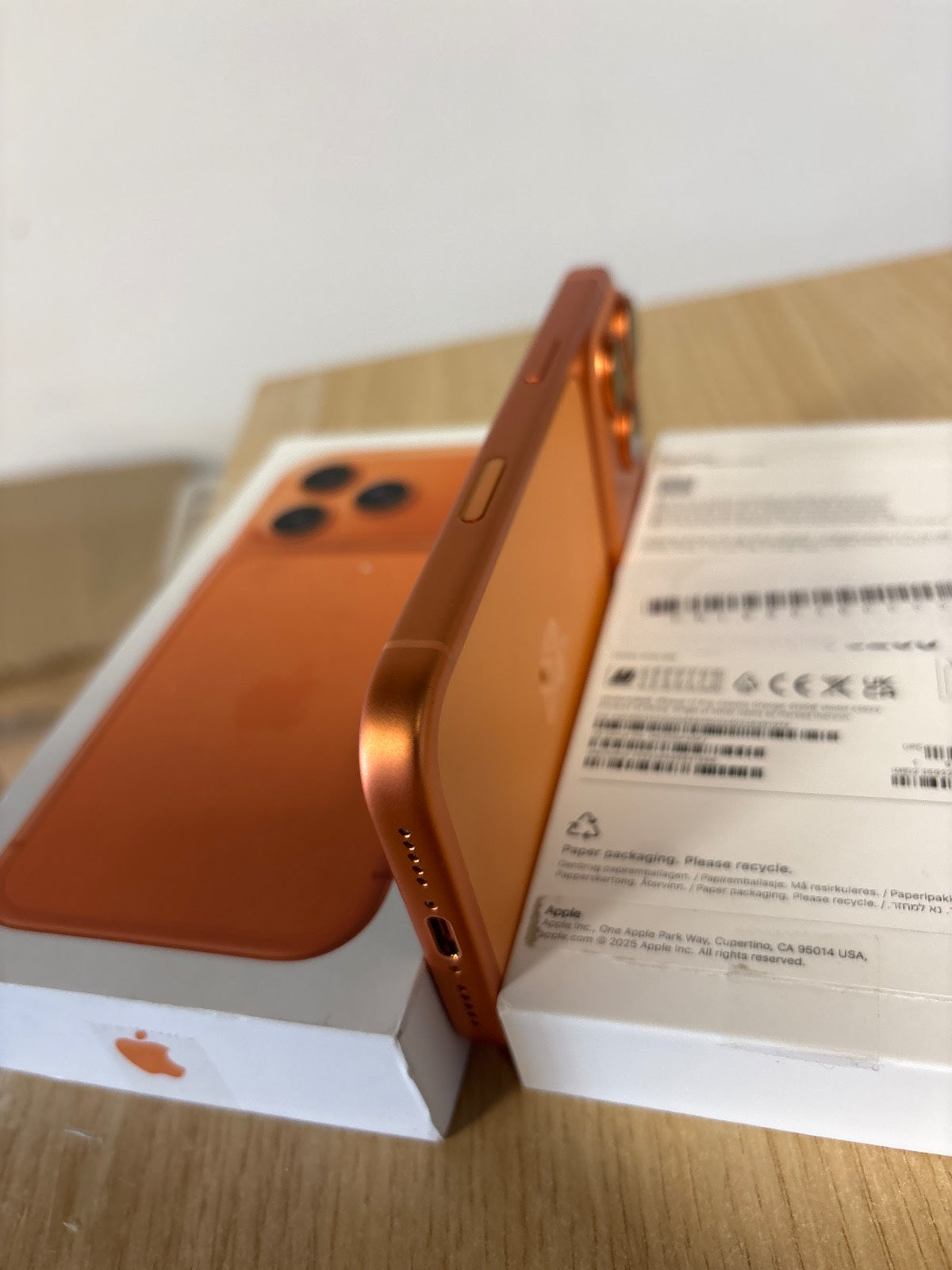 238692 - Apple iPhone 17 Pro, versioni europian, 512 GB, ngjyrë portokalli kozmike, i zhbllokuar.