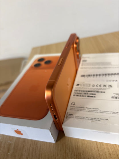 238692 - Apple iPhone 17 Pro, versioni europian, 512 GB, ngjyrë portokalli kozmike, i zhbllokuar.