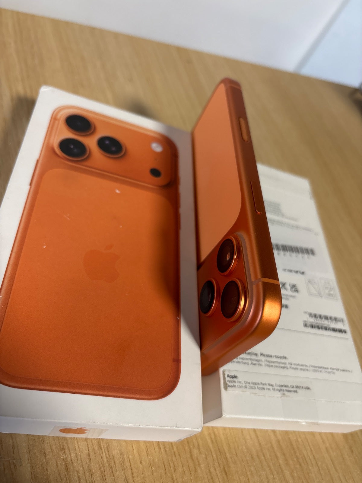 238692 - Apple iPhone 17 Pro, versioni europian, 512 GB, ngjyrë portokalli kozmike, i zhbllokuar.