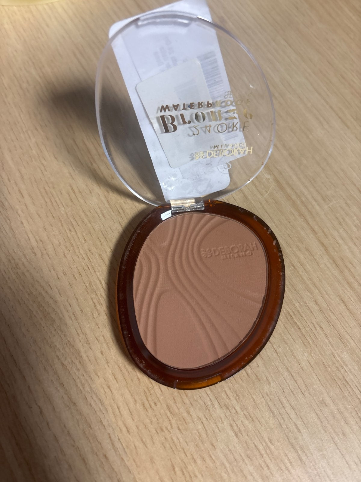 158677 - Deborah 24Ore Bronzer Nr. 02 Medium Rose – Pudër bronzuese kompakte për fytyrë me nuancë Rozë Mesatare (Medium Rose), për një pamje natyrale të nxirë, me përfundim mat, SPF 15 dhe formulë rezistente ndaj ujit.