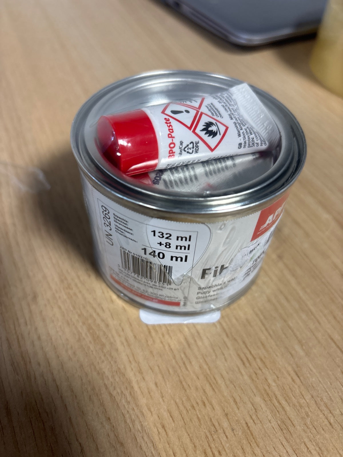 215815 - APP Fiber 140 ml – Stuko me fibra qelqi dhe forcues (ngurtësues).