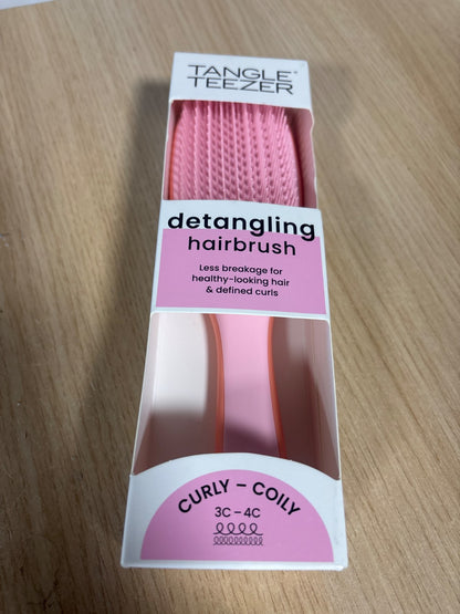 311667 - Naturally Curly Mango Pink – Natyrshëm kaçurrela, ngjyrë rozë mango