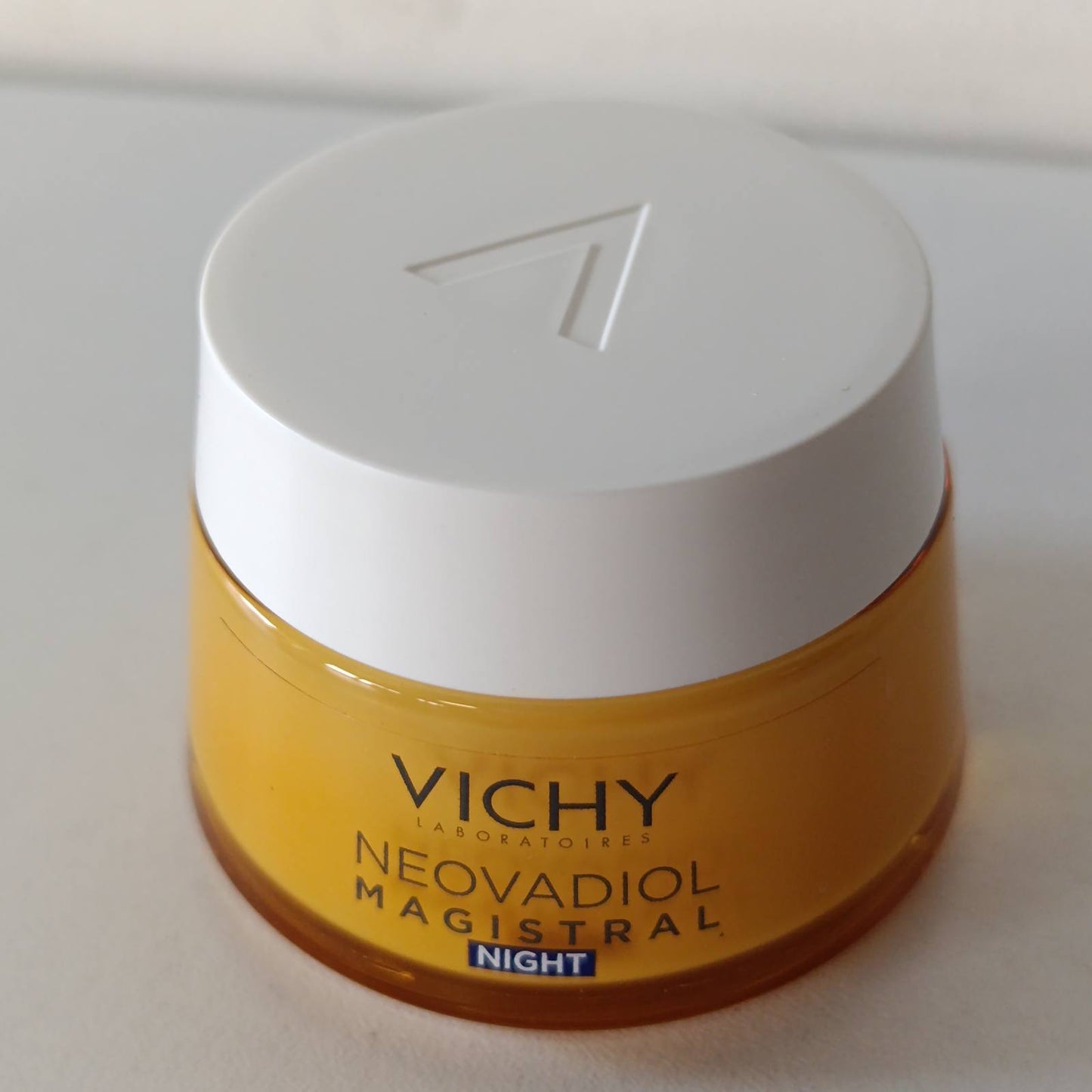 321140 - VICHY NEOVADIOL Krem nate për forcimin dhe rimbushjen e lipideve pas menopauzës, I pasuruar me ujë vullkanik Vichy, proksilan dhe niacinamide
