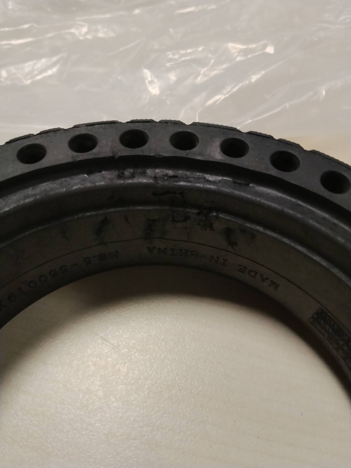 314380 - MOOVMOOV GOMË E NGURTË PËR DUALTRON MINI DHE SPEEDWAY, 8.5 x 2.5 INÇ, KUNDËR SHPIMIT DHE RRËSHQITJES