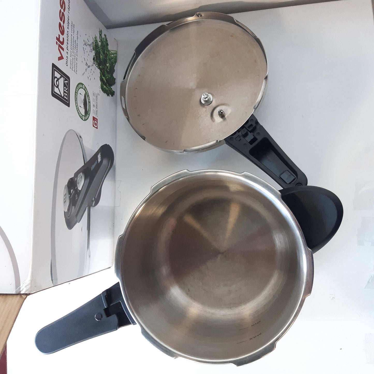 255221 - BRA VITESSE Tenxhere me presion 6 litra, çelik inox 18/10, 2 programe gatimi, sistem mbylljeje hapjeje