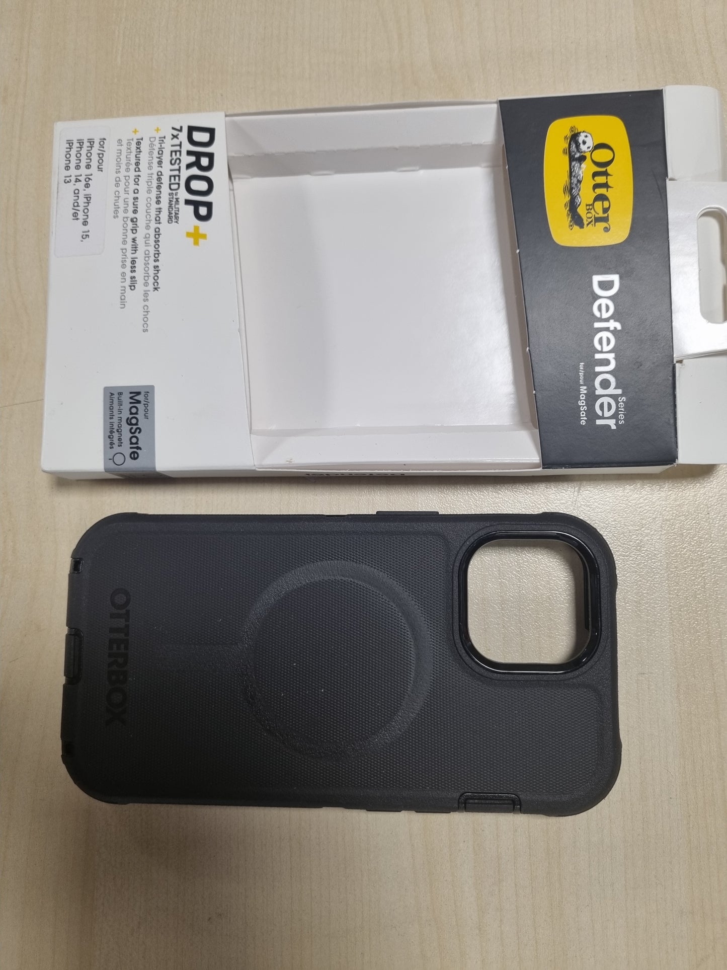 266541 - OTTERBOX Mbështjellëse Defender Series MagSafe për iPhone 16e, 15, 14, 13, rezistente ndaj goditjeve, e testuar 7X sipas standardit ushtarak, e zezë