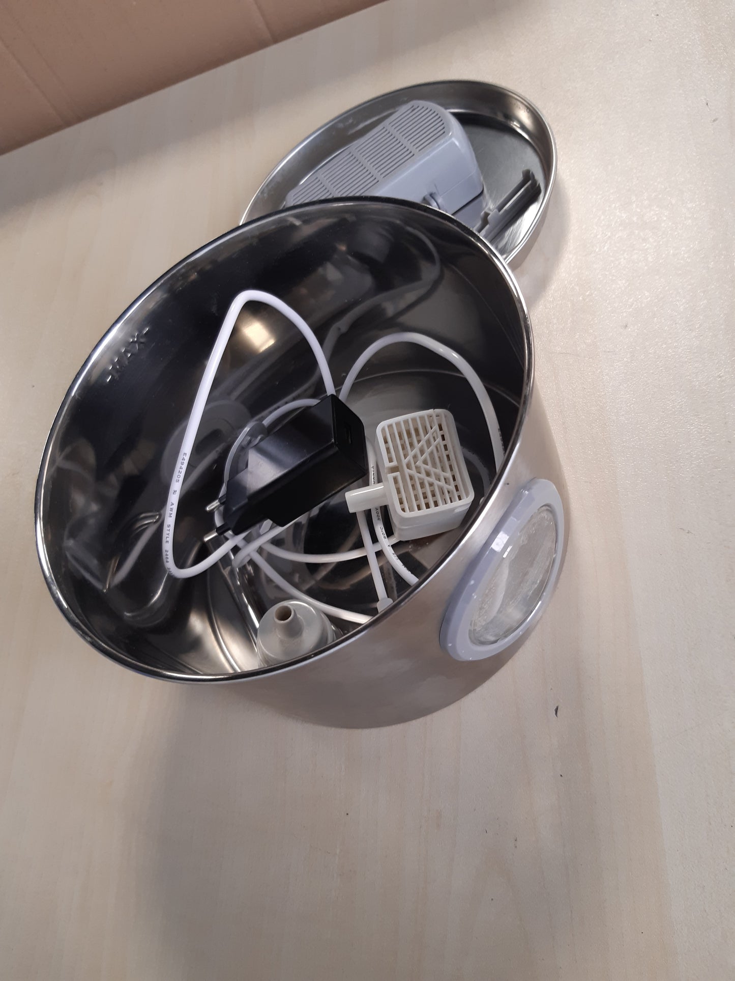 185370 - SHATËRVAN UJI Për Mace, e prodhuar nga ÇELIKU INOX: Shatërvan Automatik 2.6L me Dritare Niveli Uji dhe Rubinet - Dispenser Uji Elektrik Silencioz për Qen të Vegjël
