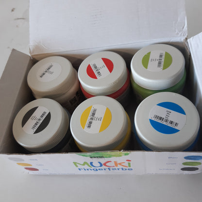 228860 - KREUL 2316 - Bojë për gishtat Mucki vibruese, 6 x 150 ml, e verdhë, e kuqe, blu, jeshile, e bardhë, e zezë, pa parabene, pa gluten, pa laktozë, vegane, e larëshme, mund të aplikohet me furçë dhe gishta.