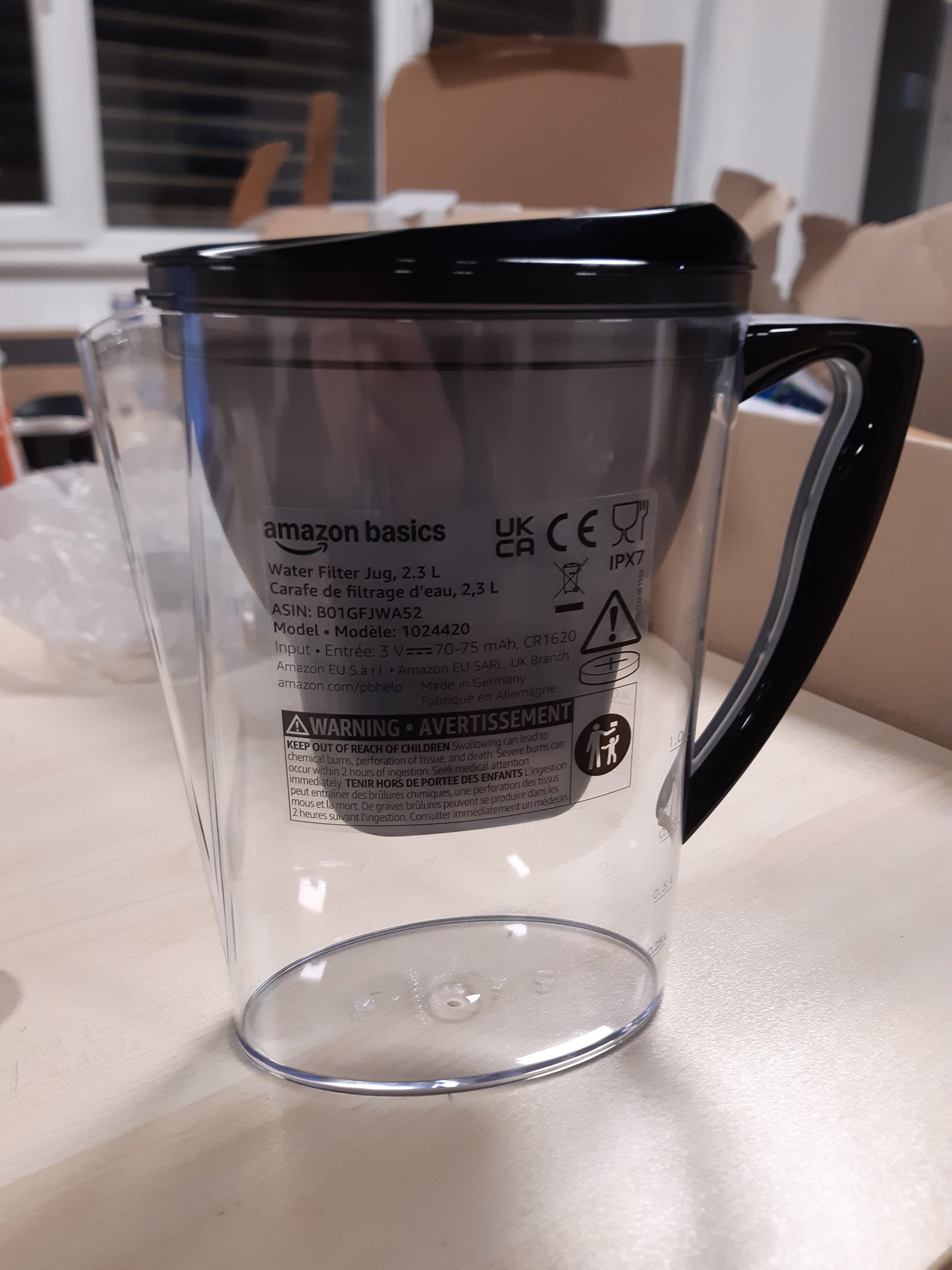 232835 - AMAZON BASICS Filtër uji 2.3 litra, i zi