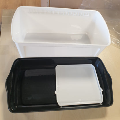 208907 - NBVNBV Kutia e Bukës, Kutia Inteligjente Drejtkëndëshe me Ndarës dhe Kapak, Ngjyre e Zezë, Material i Sigurt për Ushqim, Përmban Buke të Freskët, Dimensionet 32cm*17.5cm*15cm