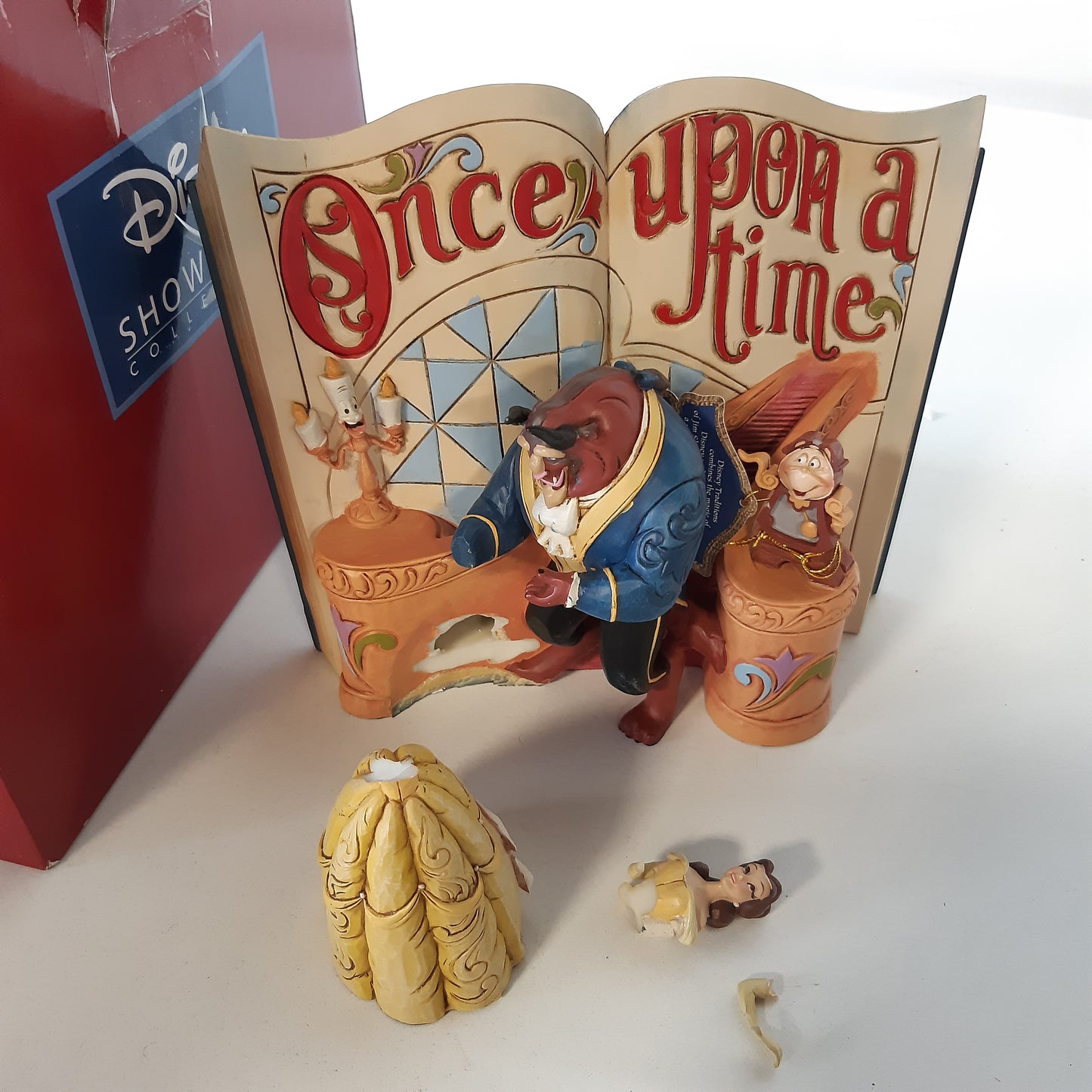 221152 - DISNEY TRADITIONS Figurinë e Bishës 'Dashuria e Përjeton Bukuroshja'