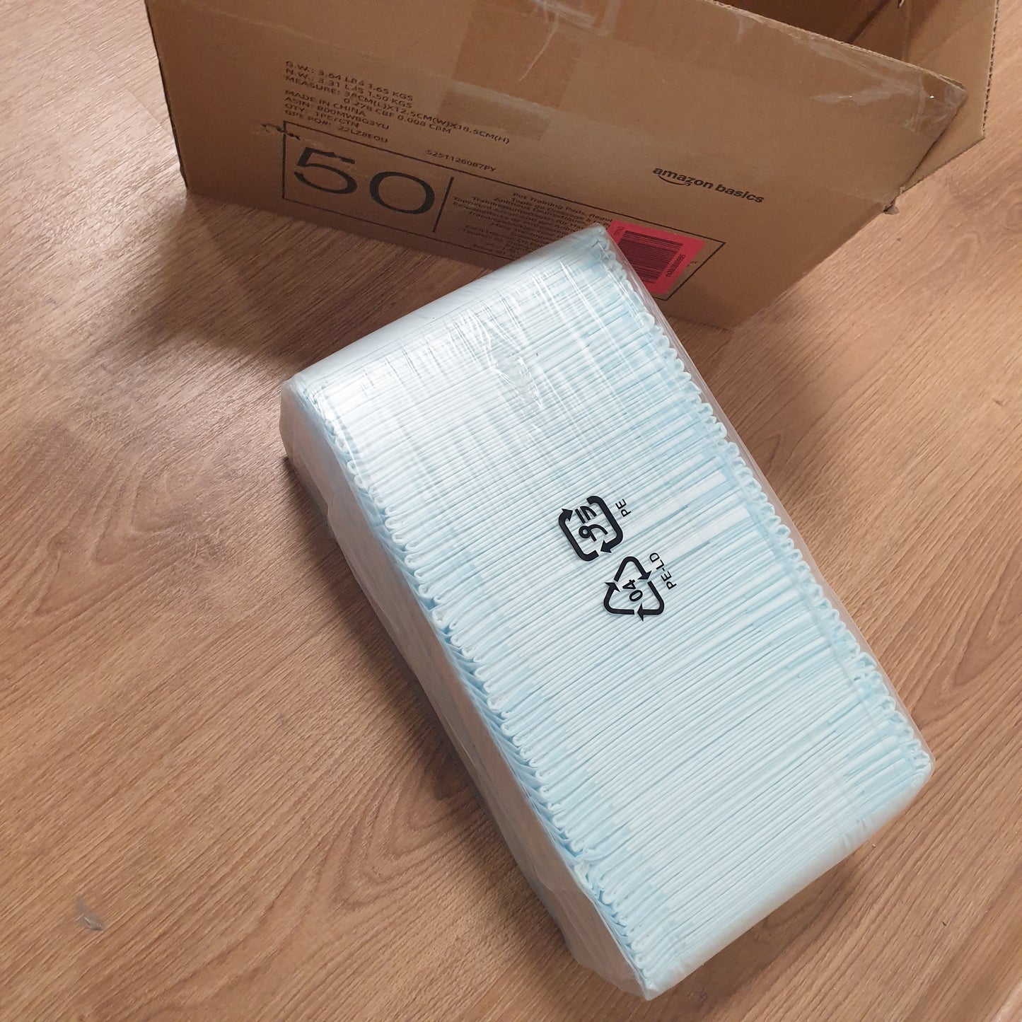 263039 - AMAZON BASICS Mbrojtëse stërvitjeje për qen dhe këlyshë, dizajn me 5 shtresa kundër rrjedhjeve, madhësi standarde, pako me 50 copë, blu