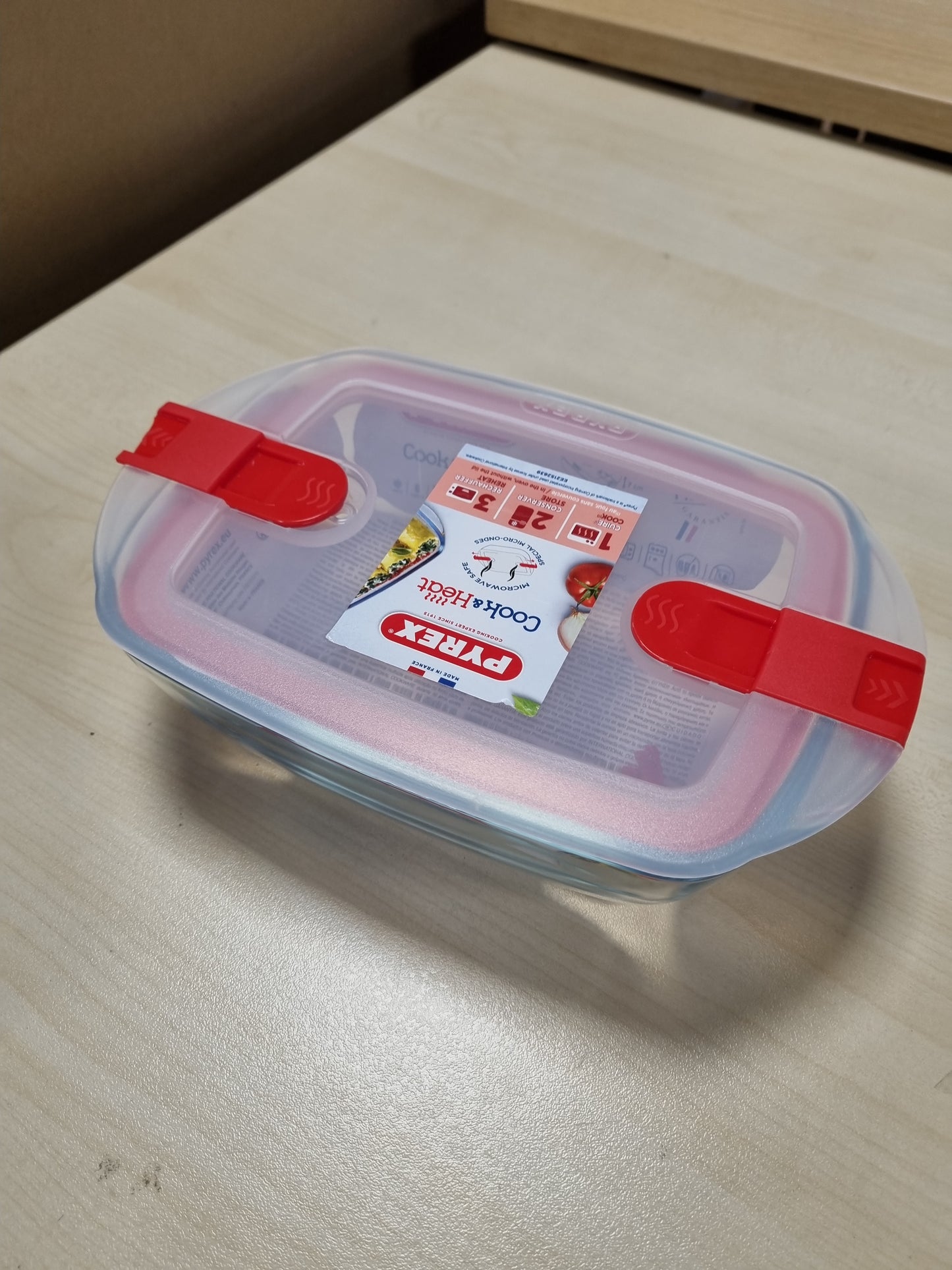 206353 - PYREX - Enë e Drejtkëndëshme Qelqi për Gatuaj dhe Ngroh, me Kapak te Sigurt Hermetik për Mikrovalë, për Ruajtjen e Ushqimit, Përmasa 23 x 15 x 7 cm