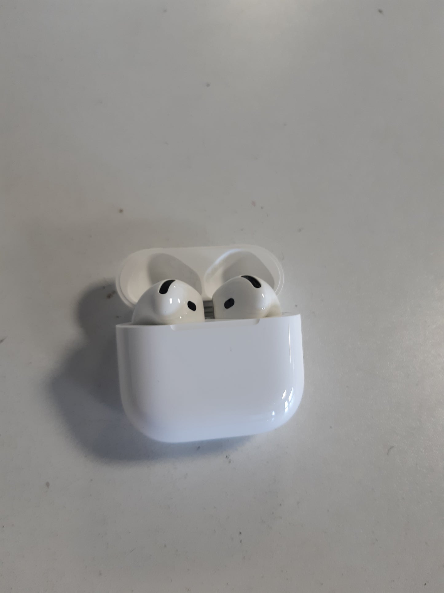 266049 - APPLE Kufje pa tel AirPods 4 në vesh, kufje Bluetooth, anulim aktiv i zhurmës, tingull adaptues, modalitet transparence, tingull rrethues i personalizuar