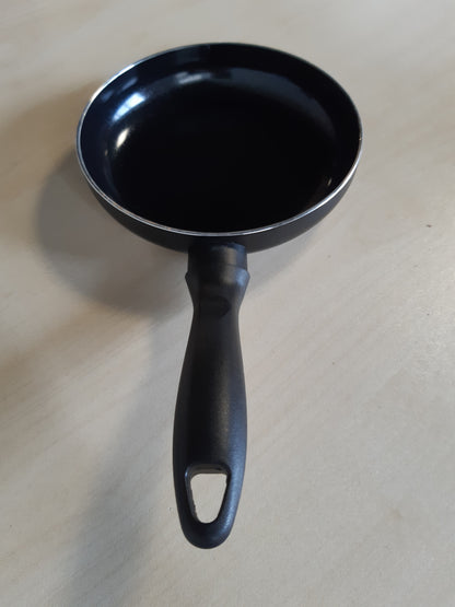 253133 - FACKELMANN - Tigan Mini me Diametër Ø 14 cm, i sigurt për në furrë, me shtresë qeramike jo-ngjitëse