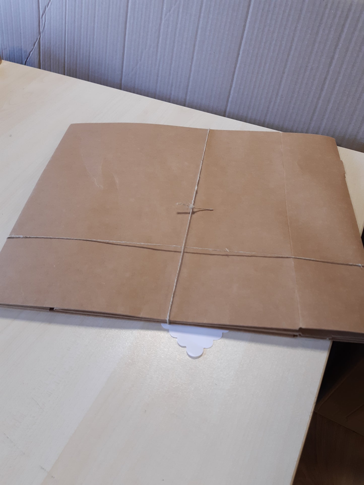 264066 - ScrapCooking Set me 2 kuti për torta - Karton kraft i gradës ushqimore - 32 x 32 x 8 cm