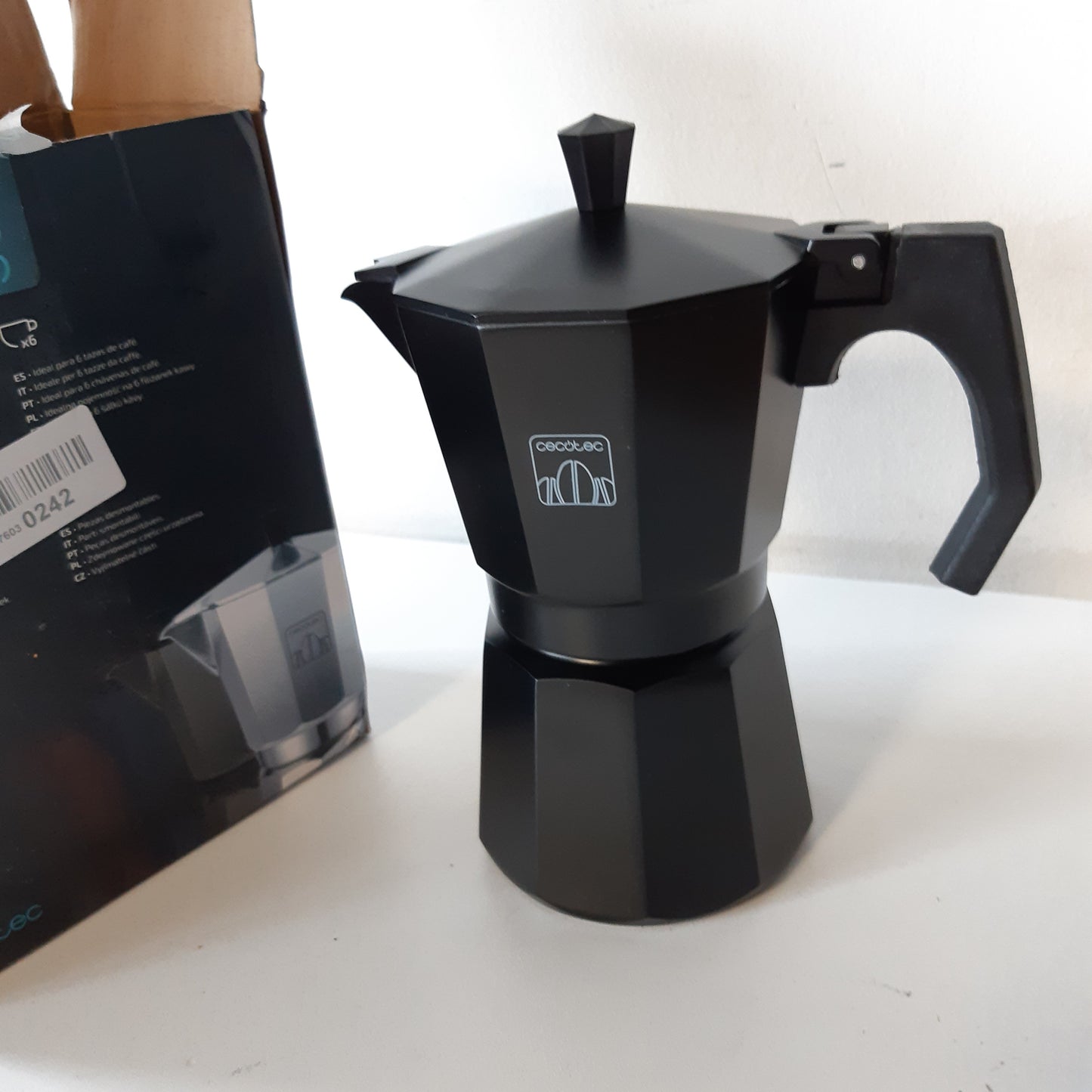 223994 - CECOTEC Makinë kafeje Cumbia Mokclassic 600, 300 ml, alumini, kapacitet për 6 filxhanë, e zezë