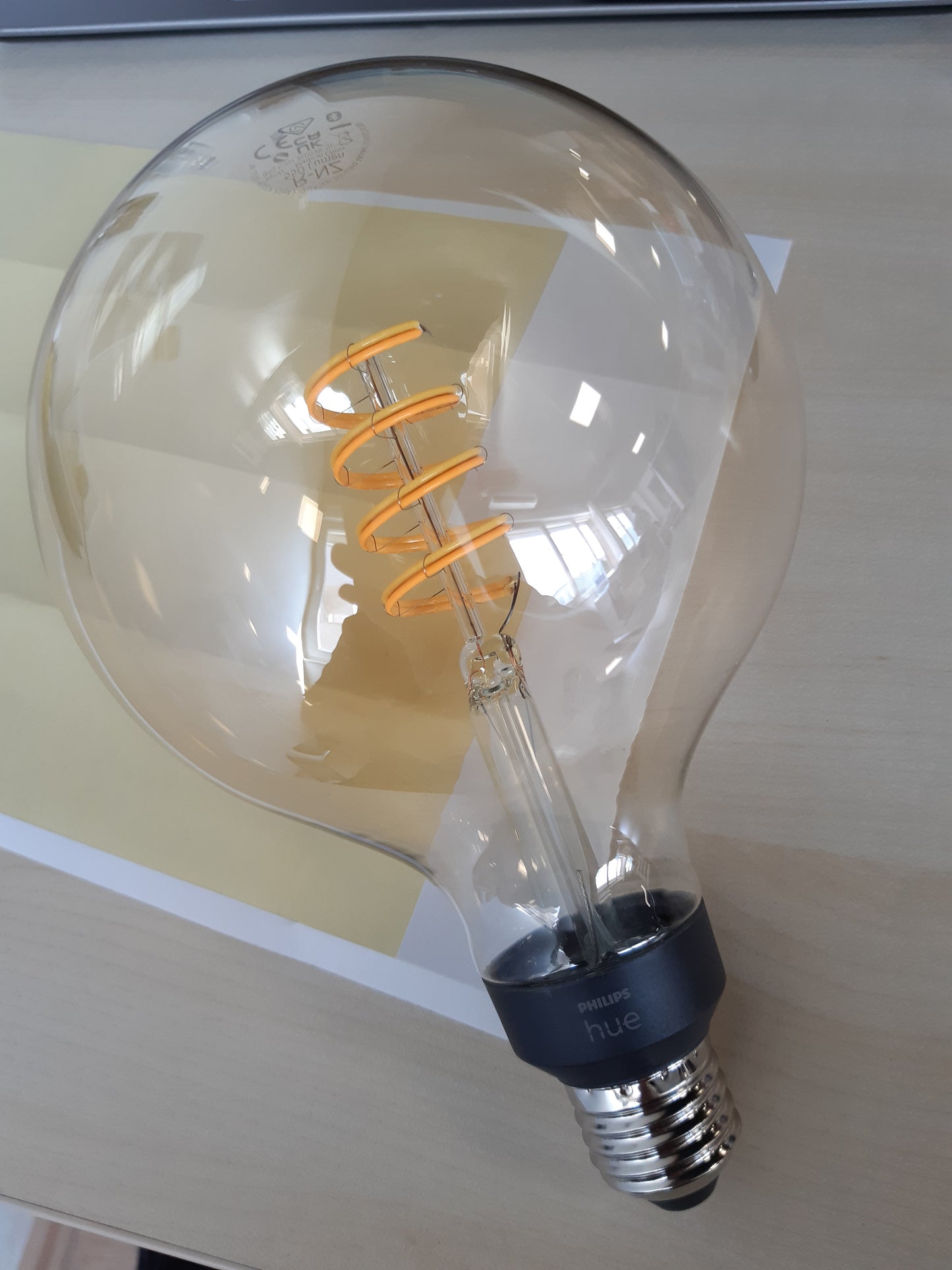 260383 - PHILIPS Hue White Ambiance, llambë LED inteligjente gjigante Globe E27 Filament G125, e pajtueshme me Bluetooth, funksionon me Alexa, Google Assistant dhe Apple HomeKit