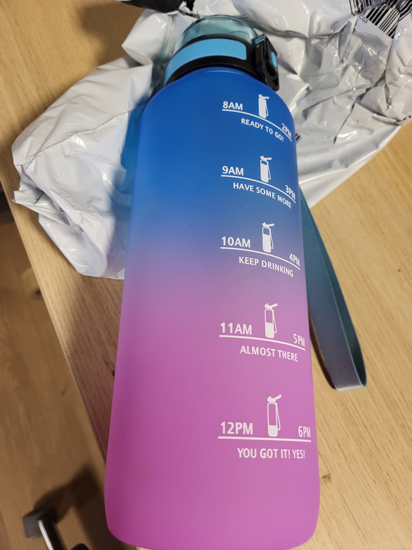 257573 - Motswedi Shishe uji 1.5 litra me shënues kohor, e papërshkueshme nga rrjedhjet, blu vjollcë