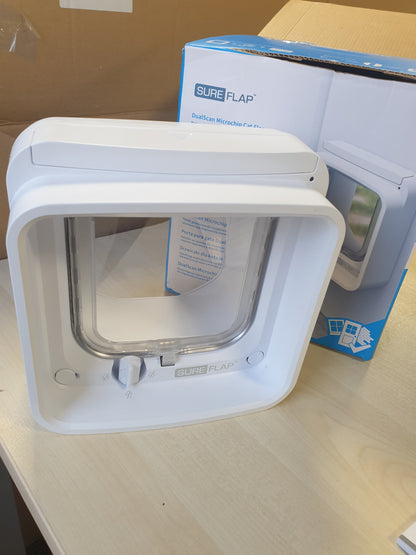 250051 - SURE PETCARE Kapak për mace me mikroçip SureFlap DualScan, i bardhë, i pajtueshëm me etiketat RFID dhe mikroçipat, për dyer, dritare dhe mure