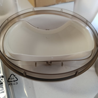 184803 - AMAZON BASICS Set Aksesorësh të Banjës me Mbajtëse Furçe Dhëmbësh, Dispensues Sapuni, Enë Sapuni, Gotë, Kosh Plehrash, Furçë Tualeti dhe Mbajtëse, Ngjyrë Fildishi