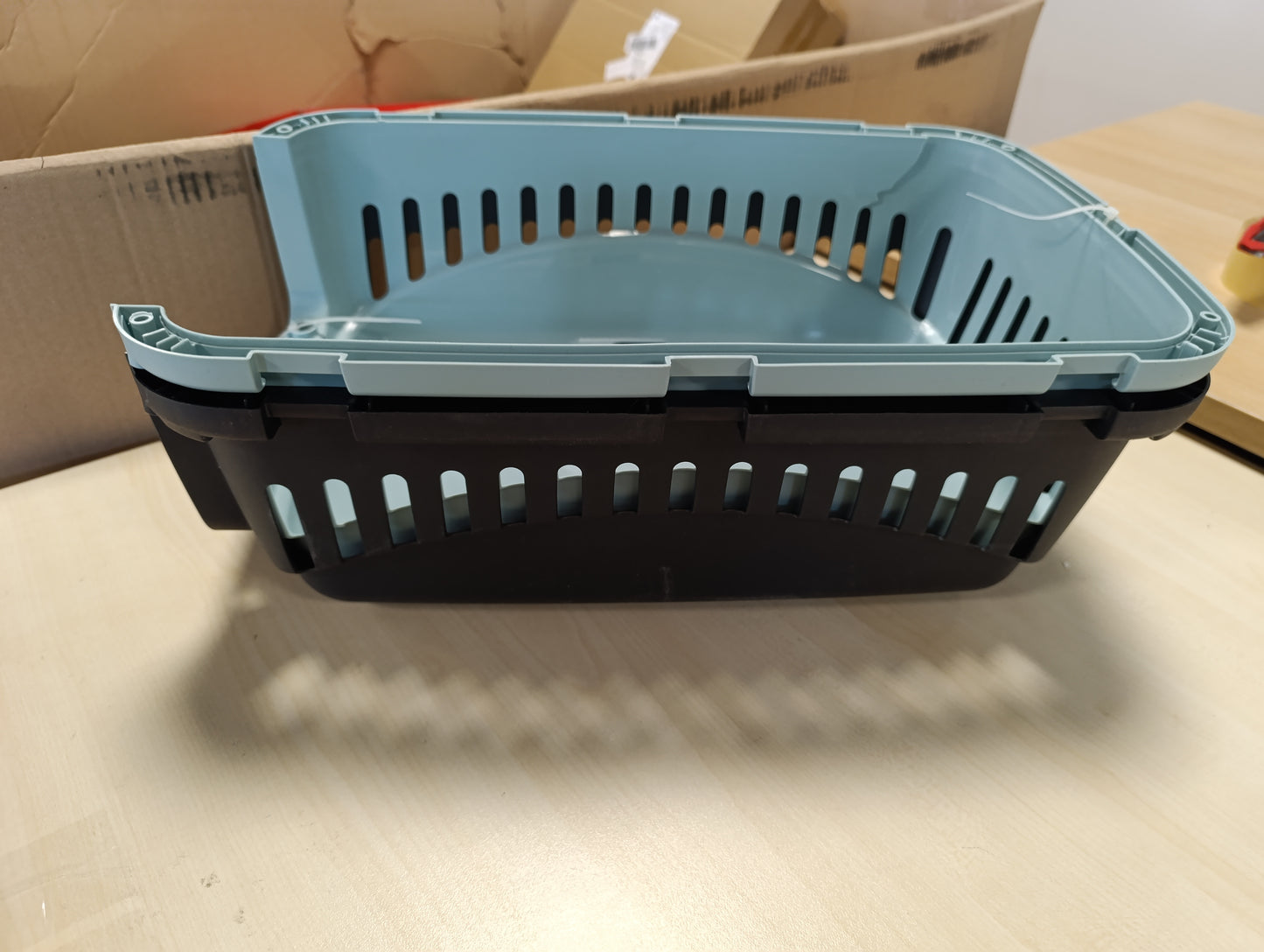 257777 - KERBL Kutia e Transportit të Kafshëve Shtëpiake Expedion, blu/e zezë, 45 x 30 x 30 cm, plastik