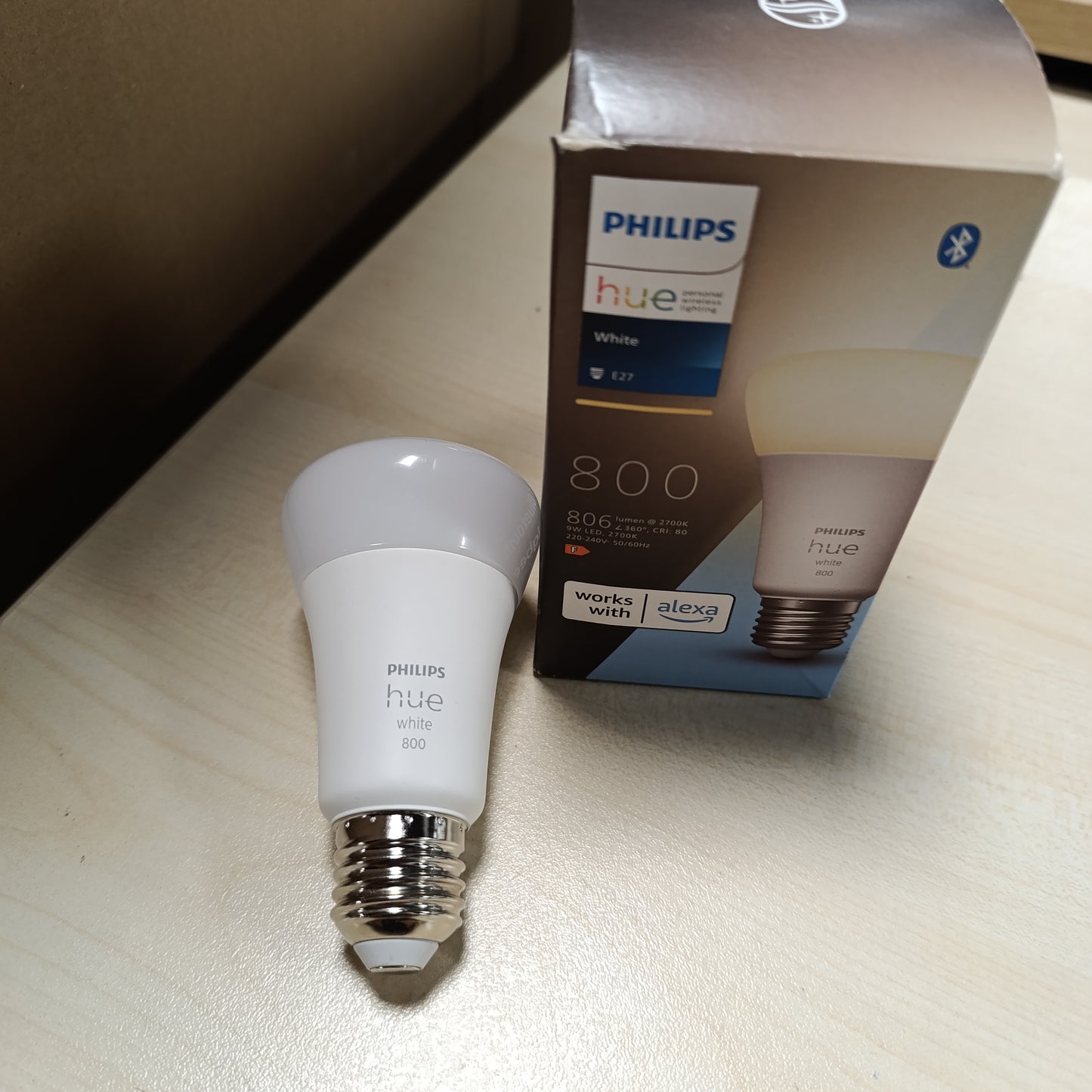 192587 - PHILIPS Hue, Llambë LED E27 e Bardhë e Ngrohtë, Pako me 1 Llambë (806 lm), e Errësueshme, Kontrollues me Zë dhe Aplikacion, Përshtatshmë për Sistemin e Ndriçimit Hue