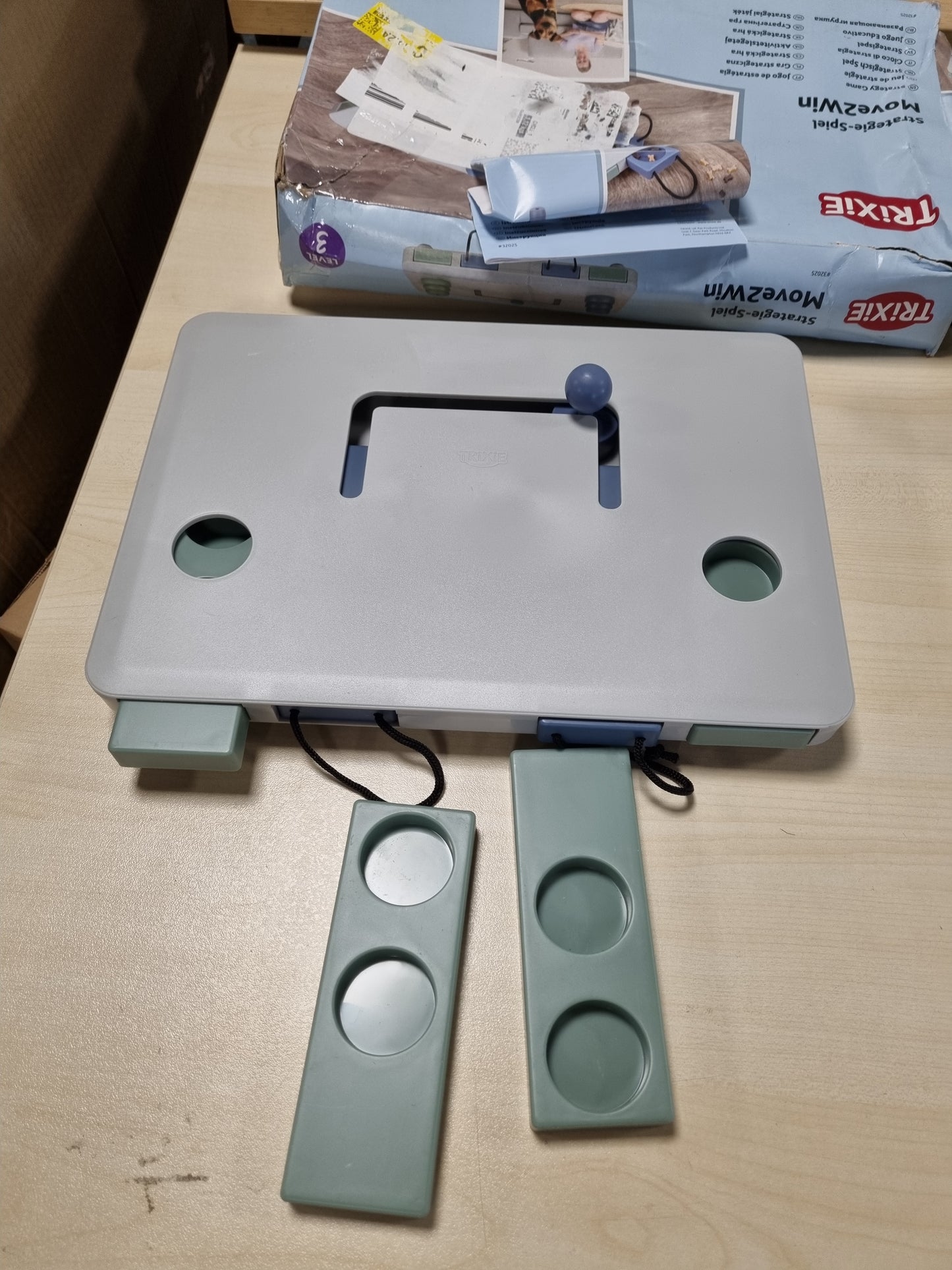 214688 - TRIXIE Lojëra me Lojëra Ushqimi Move-2-Win për Qen, Niveli 3, Blu dhe e Bardhë