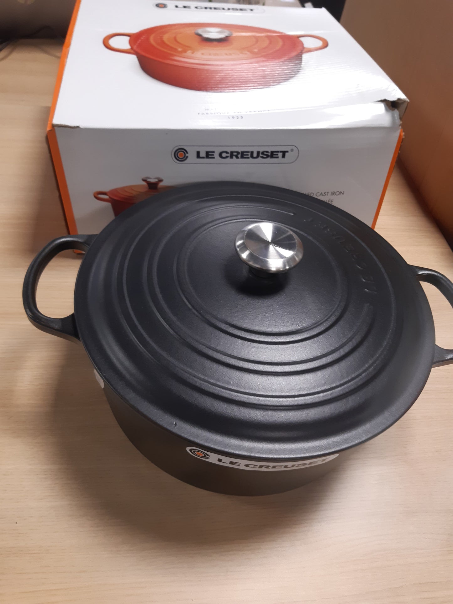 191005 - LE CREUSET Tavë Signature Rrumbullake, Prej Gize, Ø 30 cm, Kapaciteti 8.1 l, Përshtatshme për Të Gjitha Llojet e Sobave dhe Induksionin, E Zezë, 21177300000430
