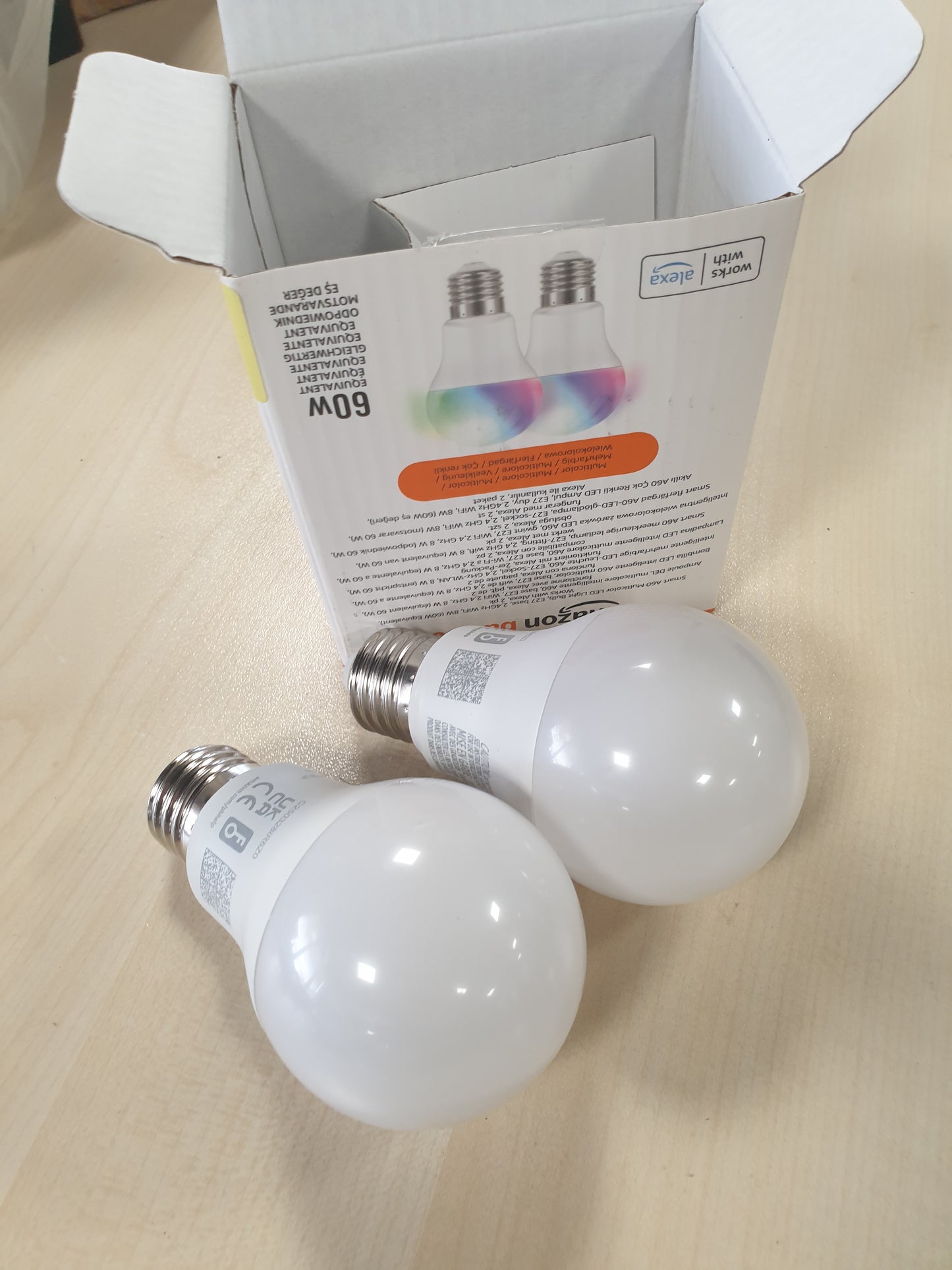 172364 - AMAZON BASICS Llambë LED Inteligjente E27, 8W (Ekuivalente me 60W), e Shumëngjyrëshme, Pako me 2, Funksionon Vetëm me Alexa